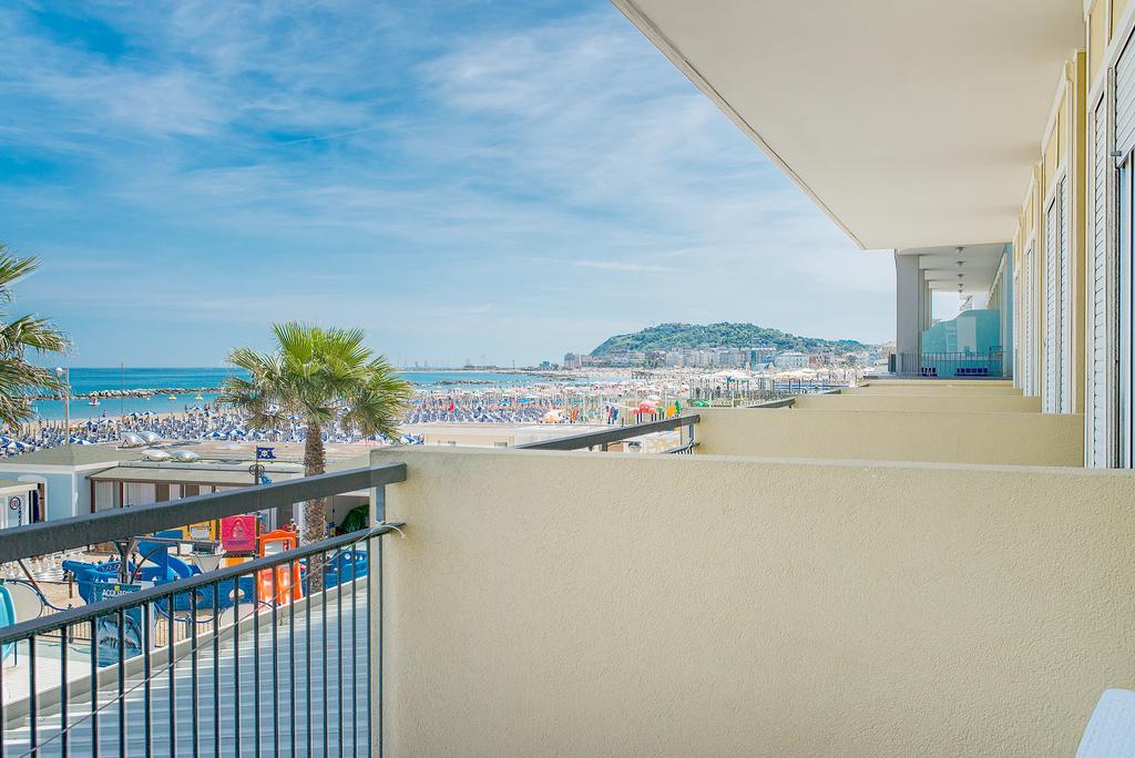 Hotel Belsoggiorno カットーリカ エクステリア 写真