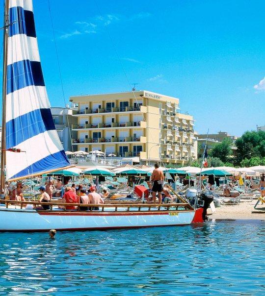Hotel Belsoggiorno カットーリカ エクステリア 写真